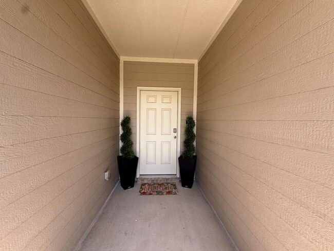 Photo - 2800 Stormy St