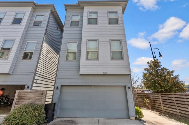 Photo - 2911 Blodgett St