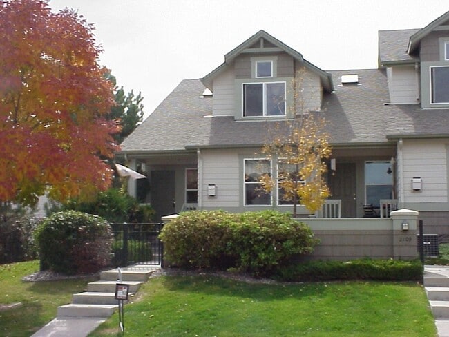 Building Photo - Indian Peaks Rowhouse w/attached garage