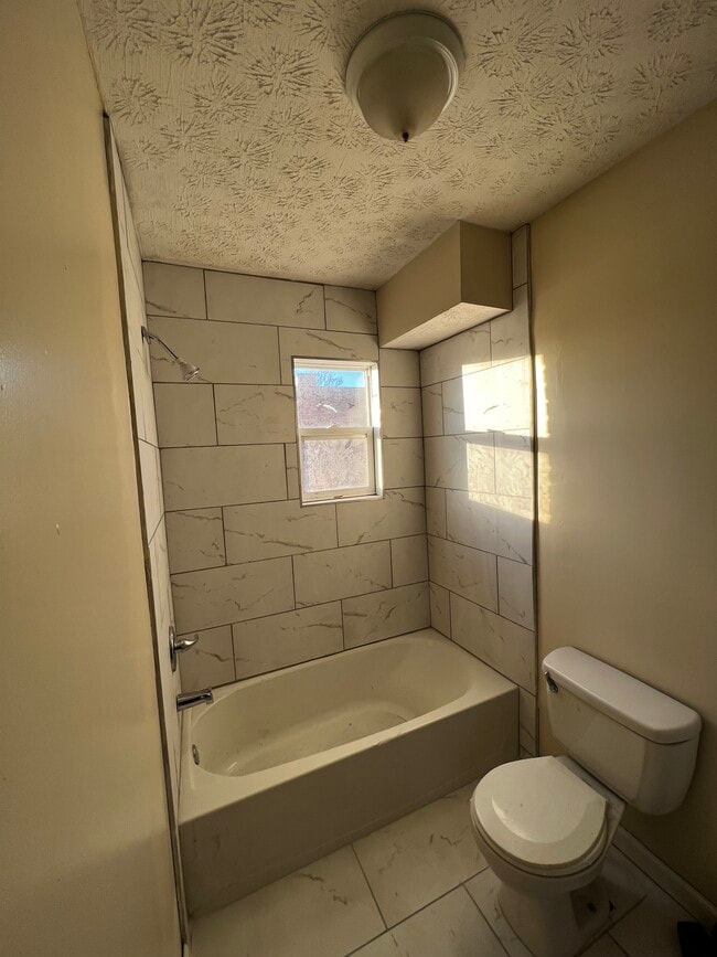 Photo - 1639 Summit St