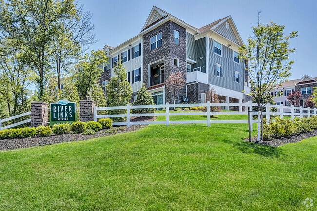 Building Photo - River Links Rental