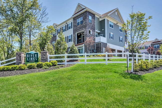 Building Photo - River Links Rental