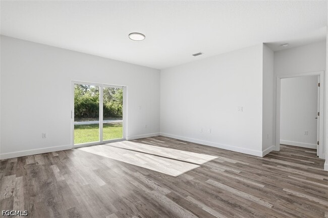 Photo - 10047 Amicola St