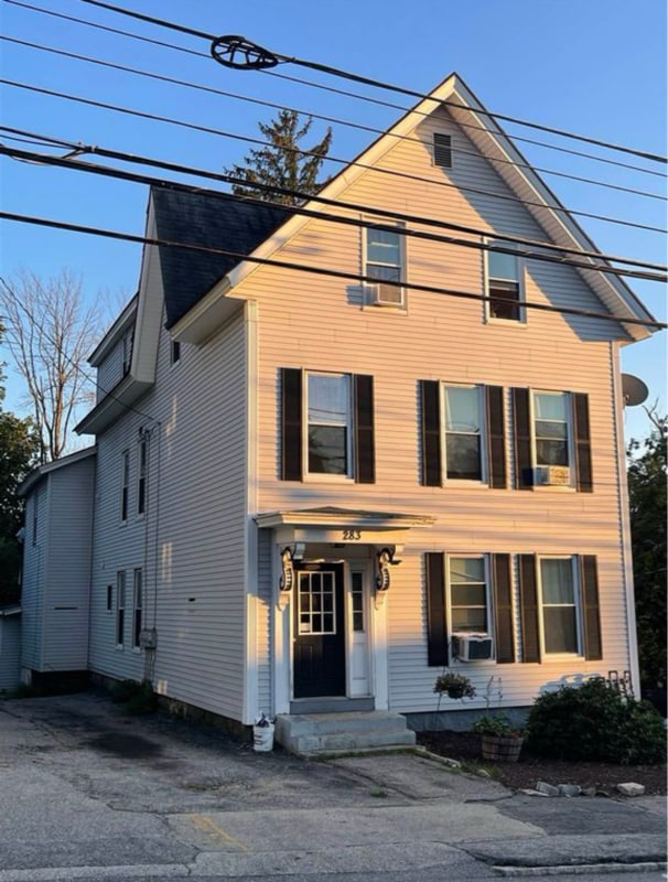 Building Photo - 281-283 Bridge St Rental
