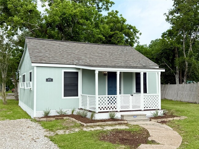 Building Photo - 14070 S Hwy 288b Unit 1 Rental