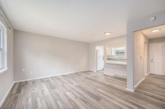 Photo - 221 N Oak Dr
