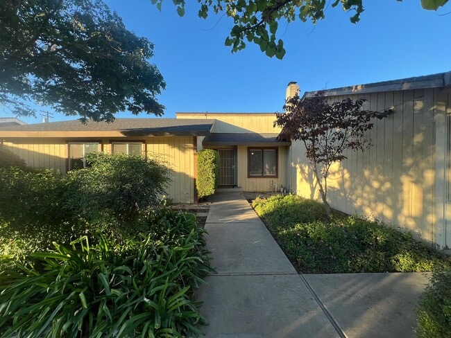 Photo - Single story home located in Lakewood Elementary School District!