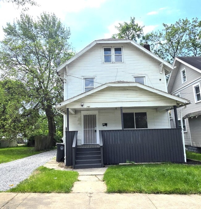 Building Photo - 742 Excelsior Ave