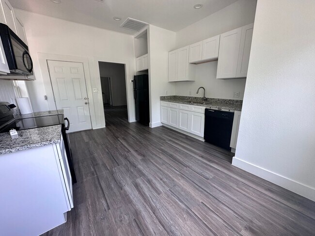 Photo - 102 7th St SW Unit 2