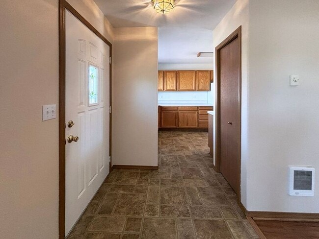 Photo - 882 Smith St