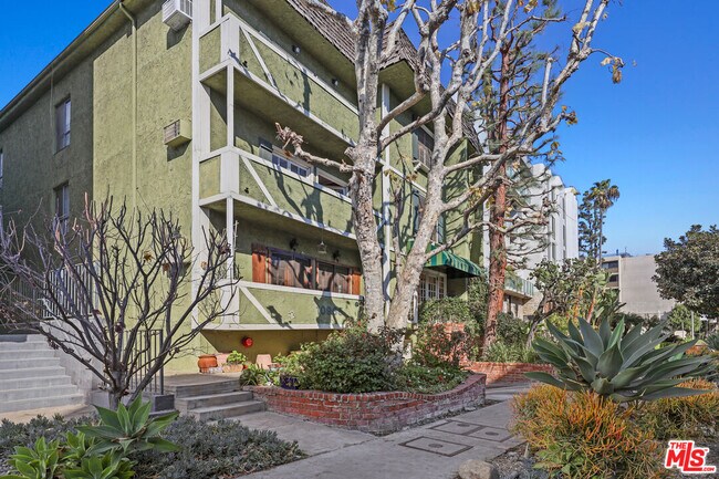 Photo - 10965 Rochester Ave Unidad 303