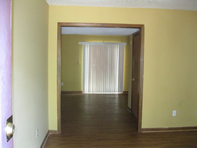 Building Photo - 927 Silverwood Dr