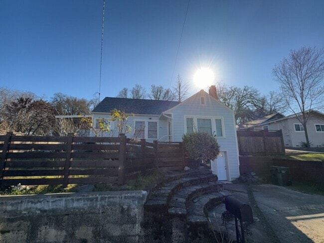 Building Photo - Central Lakeport 3-Bedroom Home