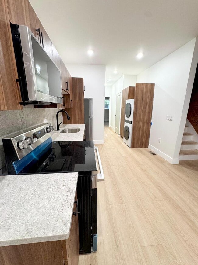 Photo - 118 E Huntingdon St