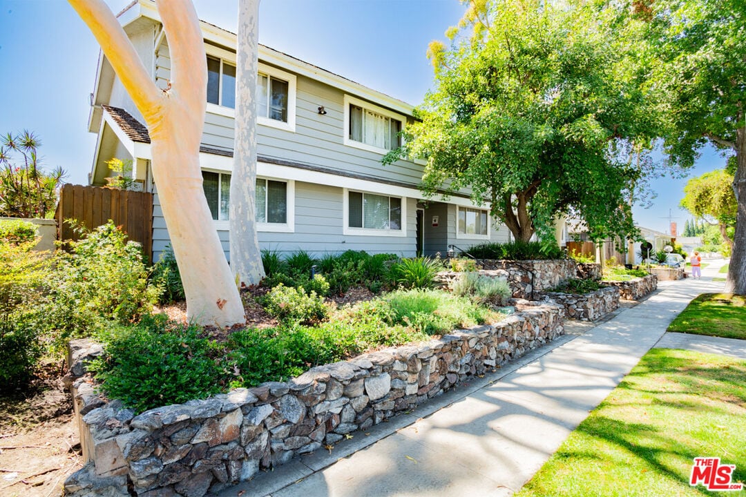 Photo - 2502 Manhattan Beach Blvd Condo Unit Thoroughbred