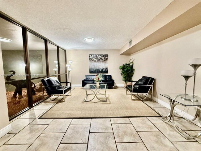 Building Photo - 2761 Taft St Unit 201