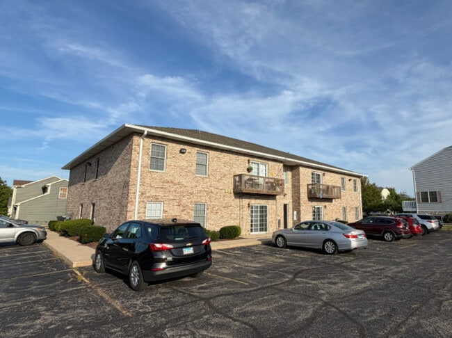 Building Photo - 555 N Strack St