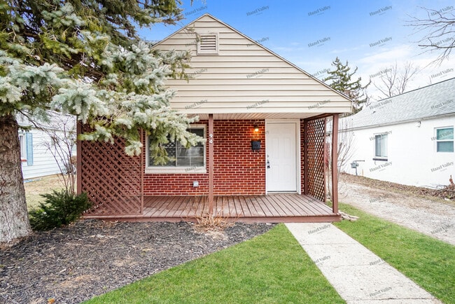 Building Photo - 94 Florence Ave