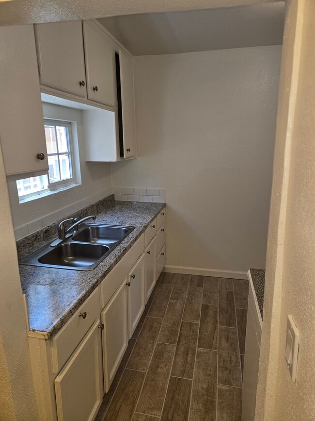 Photo - 6417 Gifford Ave