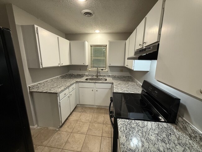 408 W Pointer Trail