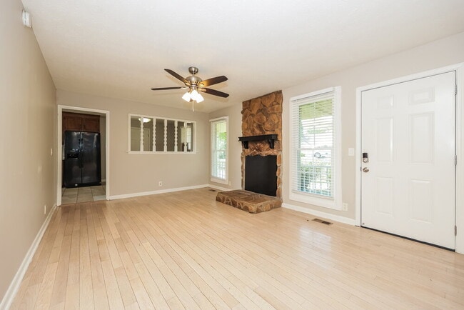 Photo - 702 Valley Green Dr