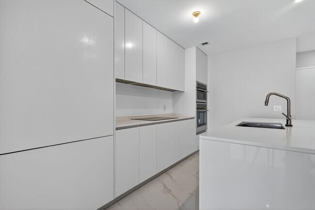 Photo - 701 NE 23rd St Unidad 2006