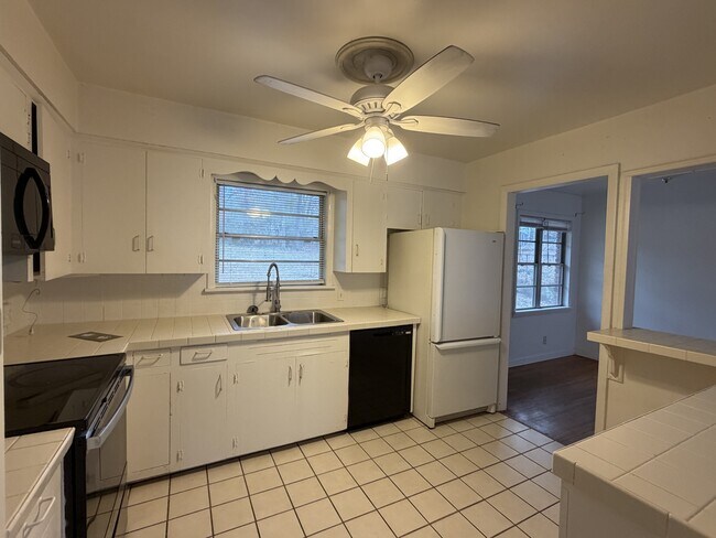 201 Hiawatha Dr