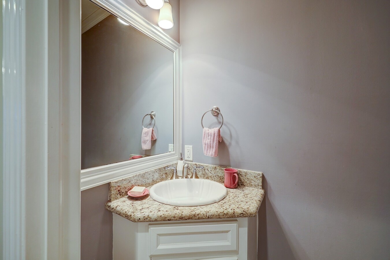 Photo - 319 W 10th St