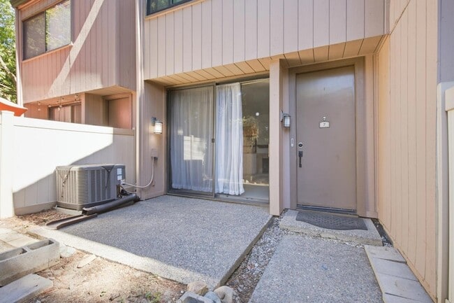 536 Woodside Oaks