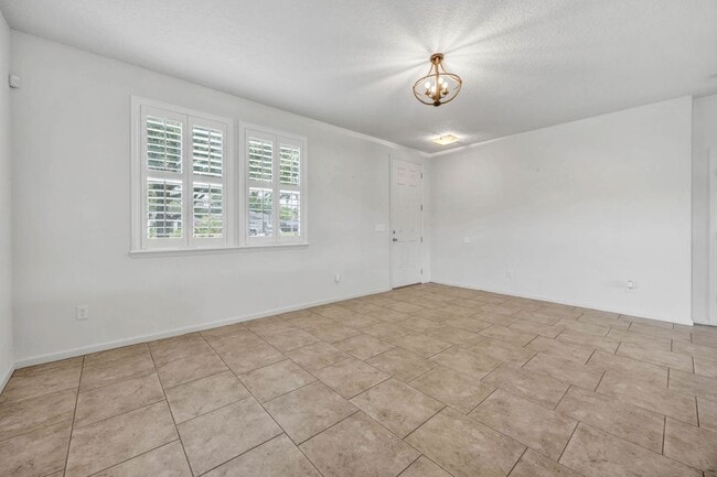 Photo - 1457 Heather Ct