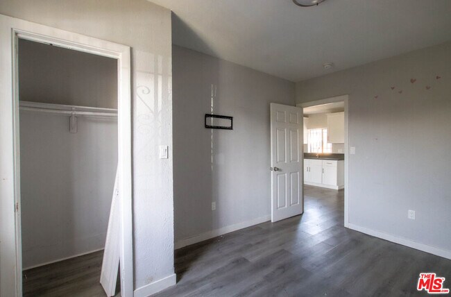 Photo - 4710 Wall St