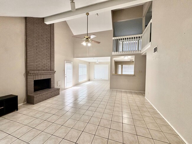Photo - 16307 Leamington Ln