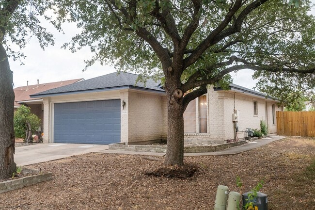 Building Photo - Nestled in Round Rock neighborhood.