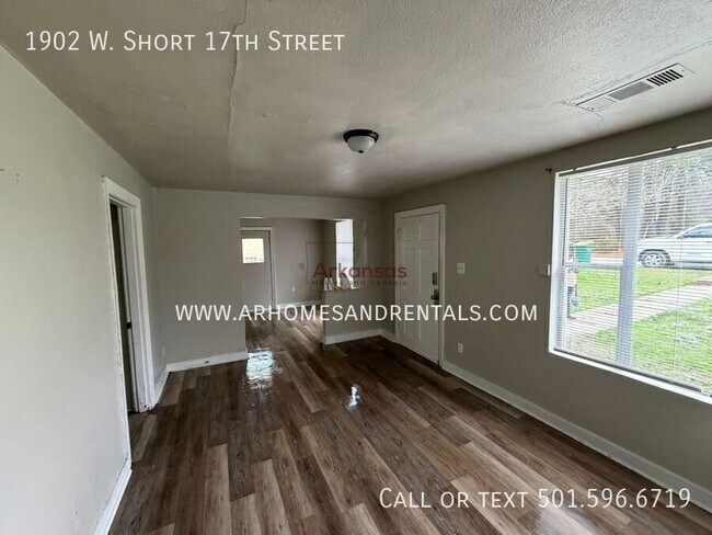 Photo - 1902 W Short 17th St