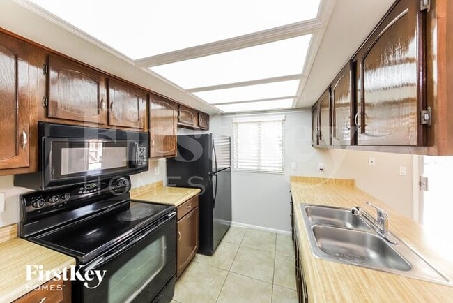 Photo - 2121 W Wickieup Ln