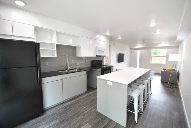 Kitchen - Modern 1540 Apartments