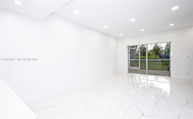 Photo - 16697 Hemingway Dr