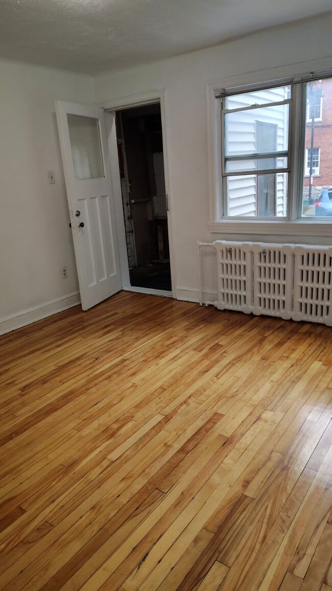 Building Photo - 65 Sweetland Ave Unit 4