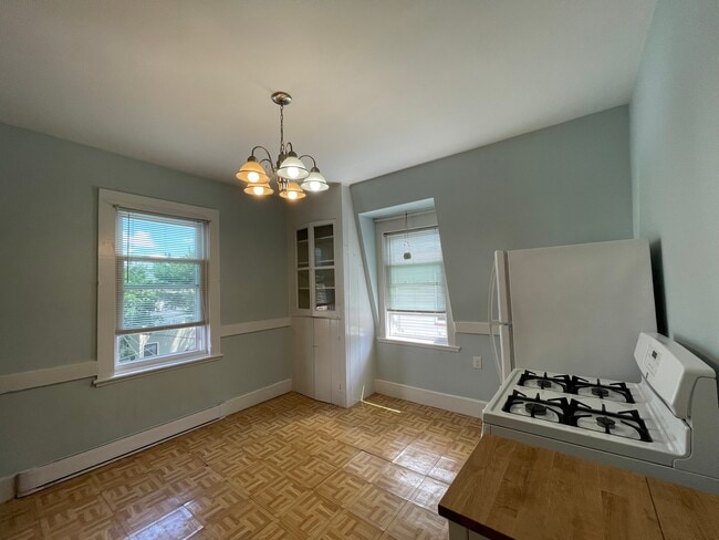 Large eat in kitchen - 107 Otis St Unit 107 Otis Street - U:3