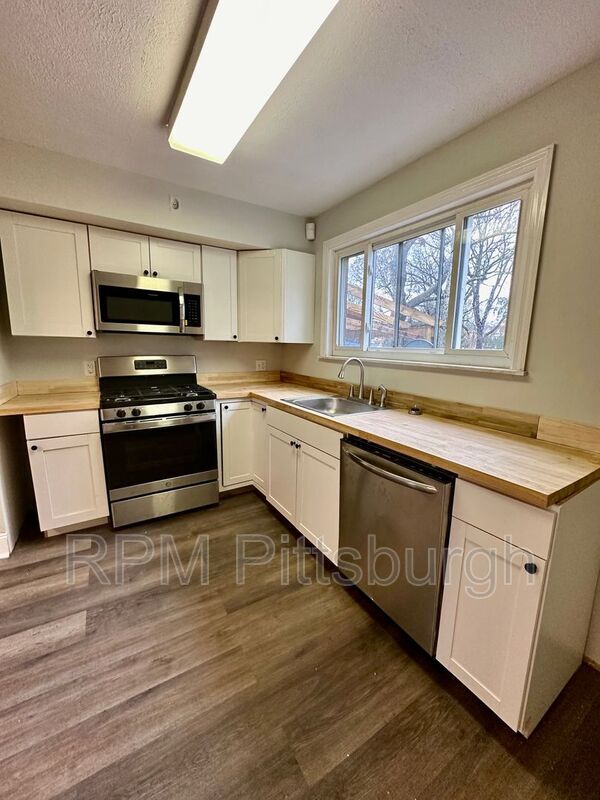 Building Photo - 1825 Rialto St