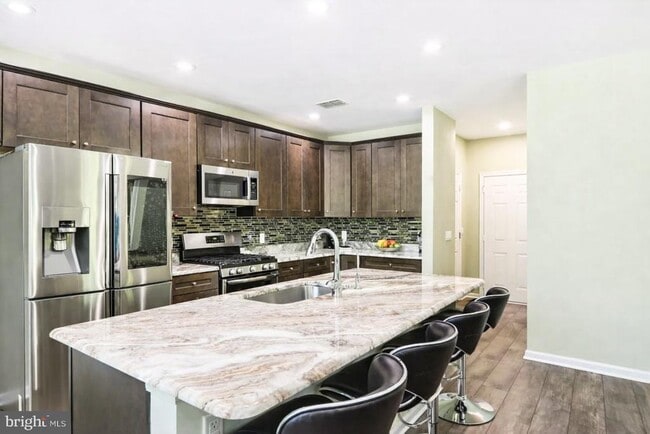 Photo - 206 Shields Ct