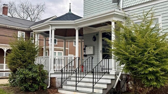 Photo - 209 Cottage St.