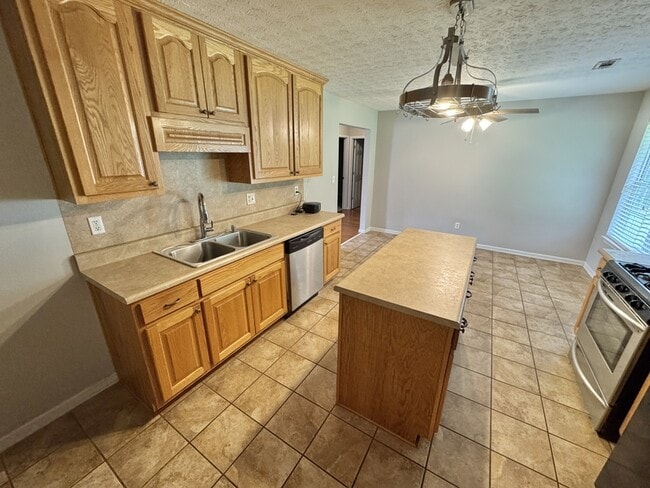 Photo - 2237 Ross Ln