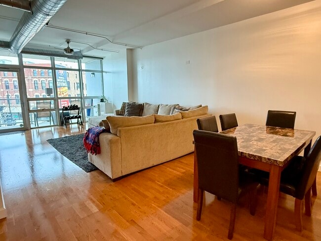 Photo - 1610 W Fullerton Ave Unit 303