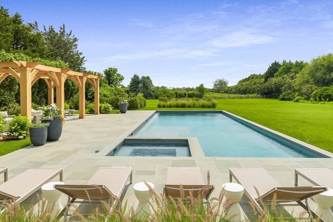 Photo - 571 Pauls Ln