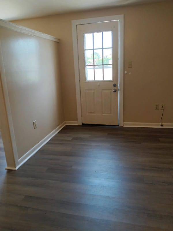Building Photo - 130 S Railroad St Rental