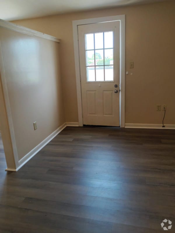 Building Photo - 130 S Railroad St Rental