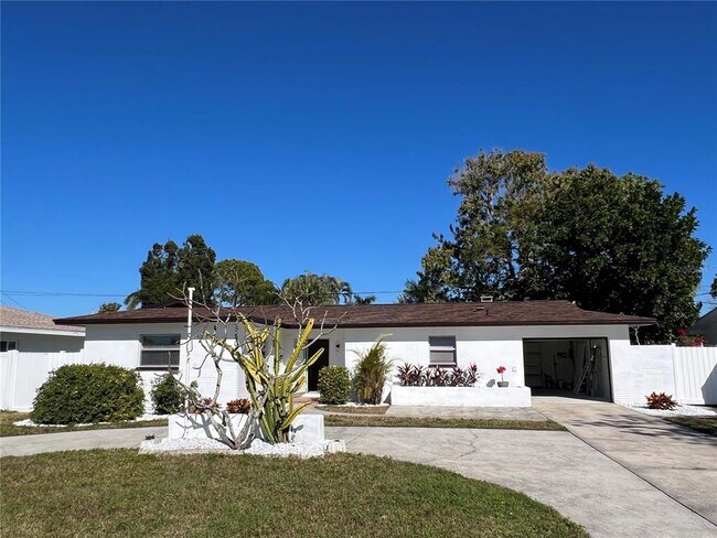 Photo - 2502 Tropical Shores Dr SE