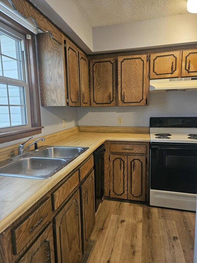 Photo - 403 Country Villa Ln