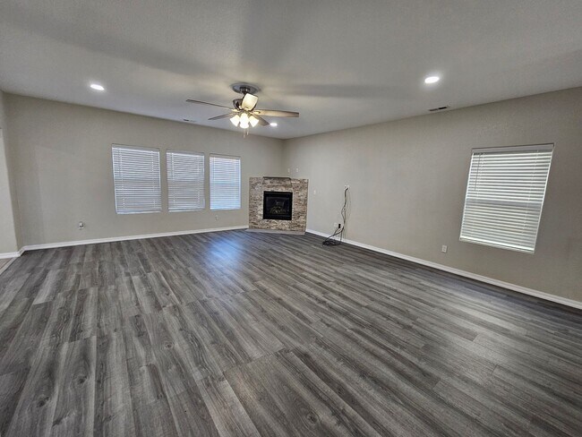 Photo - 3 Bed 3 bath house in 80925!!